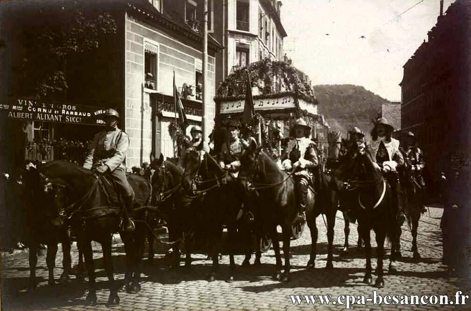 BESANÇON - Place Flore - Cavalcade au profit de la Maison des Étudiants et des Sinistrés des Chaprais - 20 mai 1928 - VIIe Foire exposition comtoise.